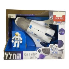 חללית לחלל עם דמות